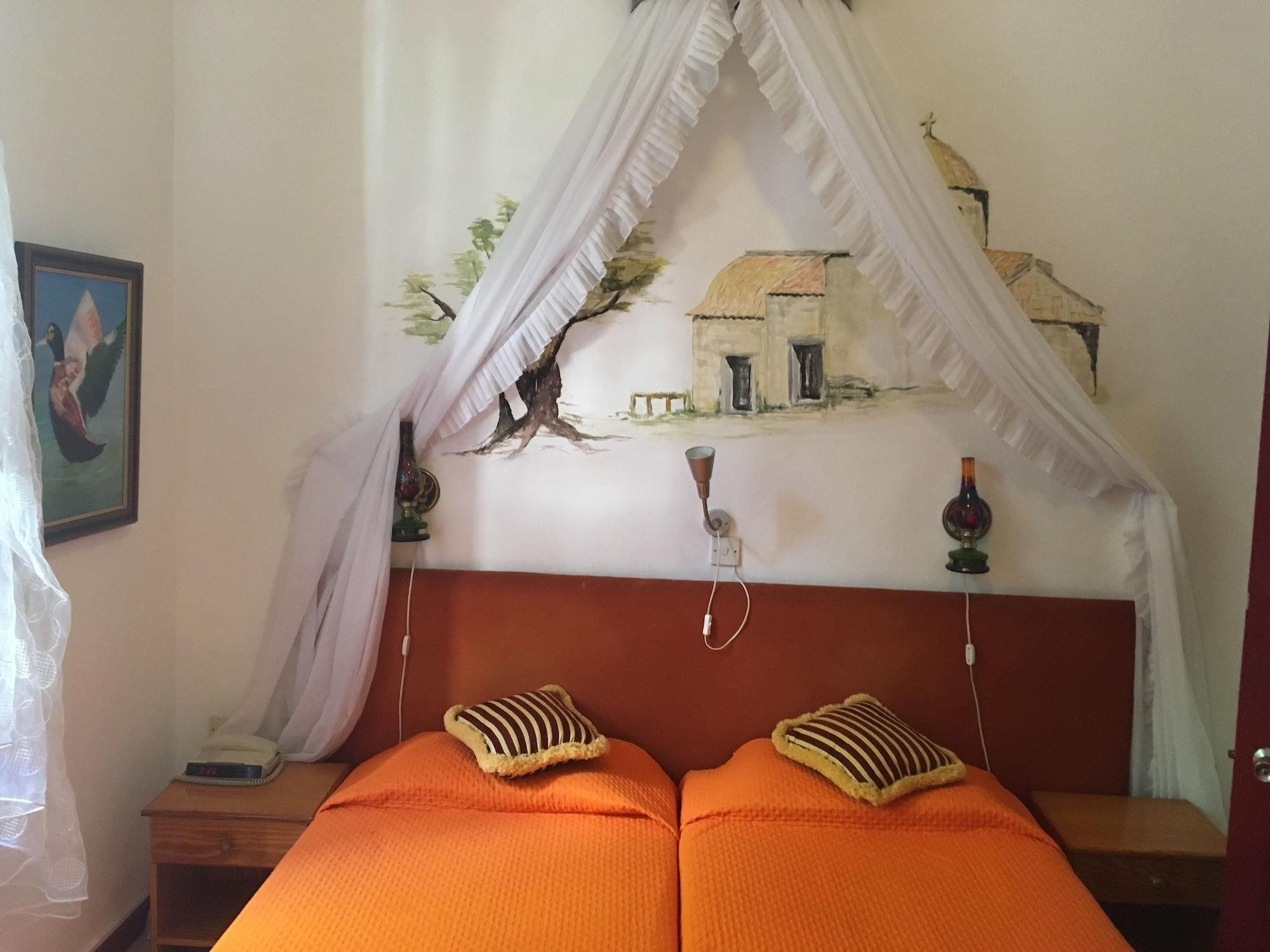 מלון Kiniras Traditional & Restaurant Paphos