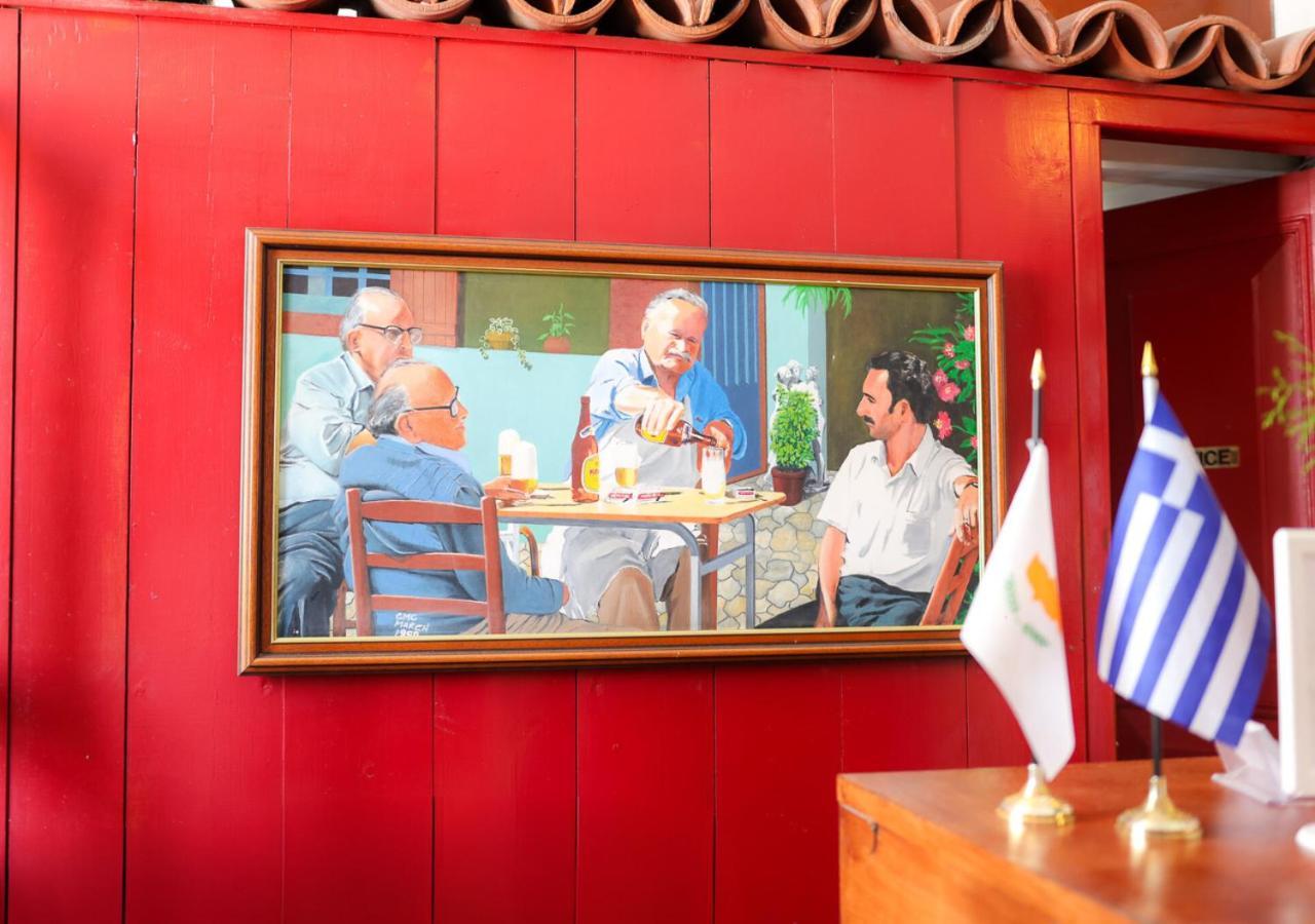 Kiniras Traditional & Restaurant מלון 3*