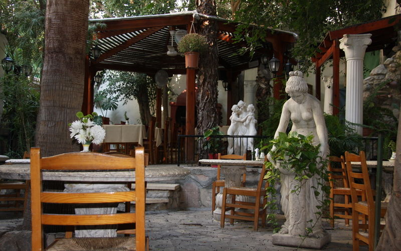 Kiniras Traditional & Restaurant מלון